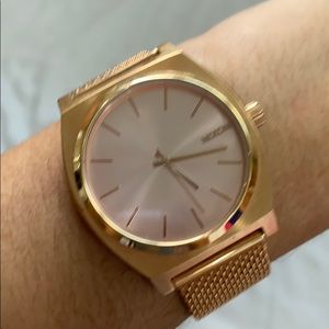 Women’s rose good Nixon watch